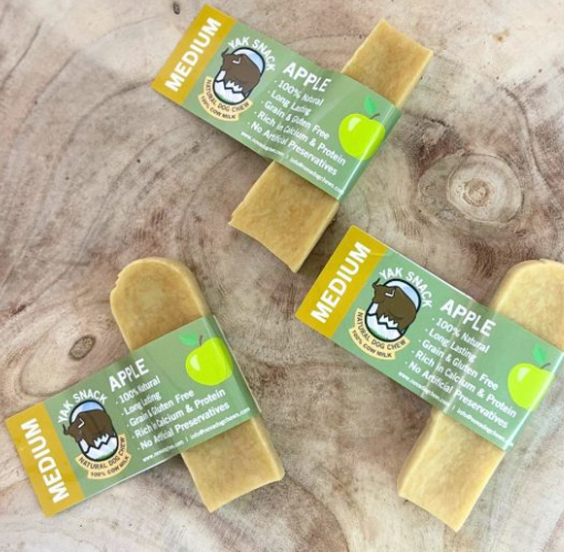 Barrette di Formaggio – Medie (≈70g)  Disponibili nei gusti: Mela 🍎 • Mirtillo 🫐 • Burro di arachidi 🥜 • Fragola 🍓