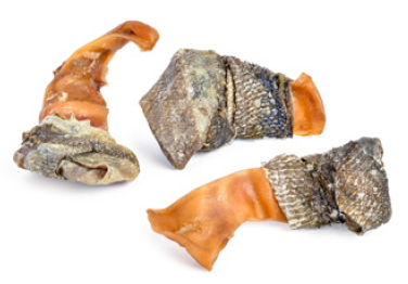 Fette di Orecchio di Maiale Avvolte in Pelle di Merluzzo – Snack Naturale per Cani (1 Pezzo)