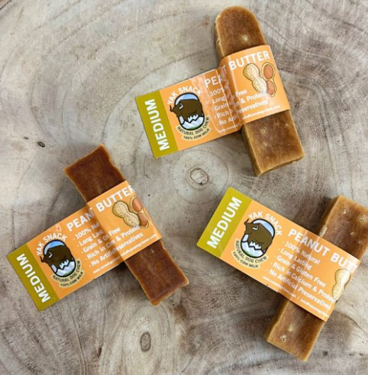 Barrette di Formaggio – Medie (≈70g)  Disponibili nei gusti: Mela 🍎 • Mirtillo 🫐 • Burro di arachidi 🥜 • Fragola 🍓