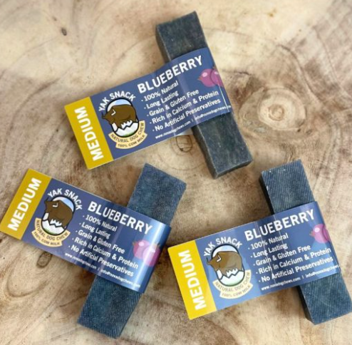 Barrette di Formaggio – Medie (≈70g)  Disponibili nei gusti: Mela 🍎 • Mirtillo 🫐 • Burro di arachidi 🥜 • Fragola 🍓